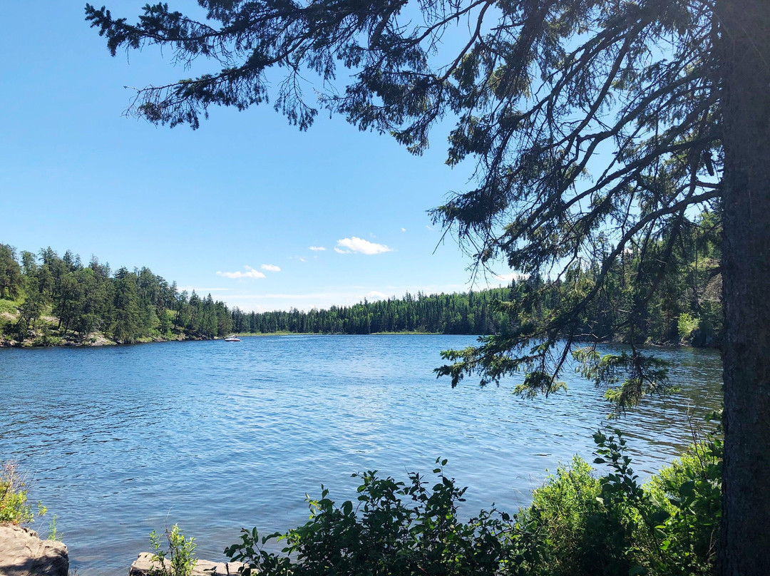 Hunt Lake Hiking Trail景点图片
