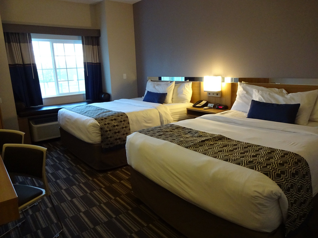 Microtel by Wyndham Vernal / Naples主图