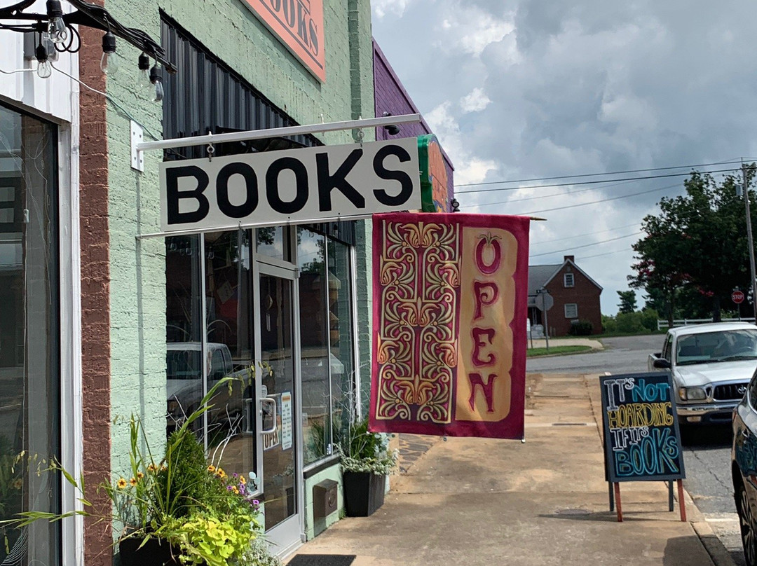 Next Door Used Books景点图片