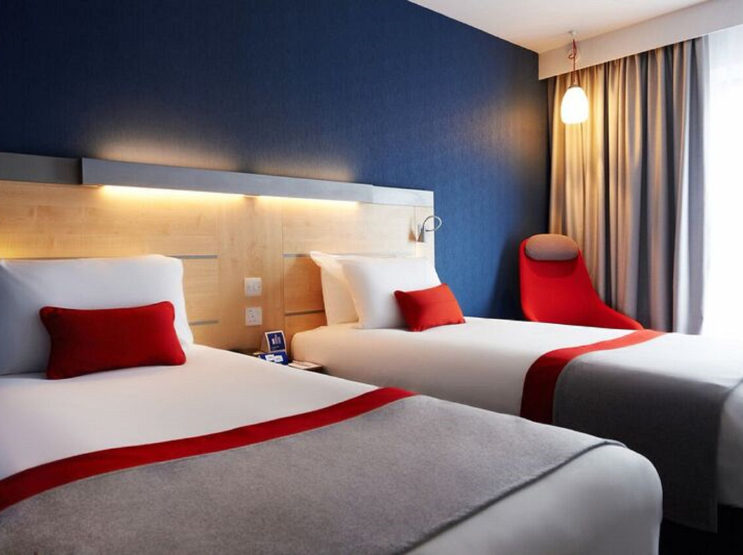 Holiday Inn Express Cheltenham Town Centre By IHG主图