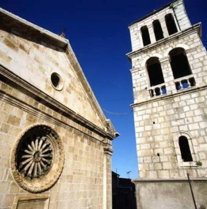 Church and Parish of St. Cross-佛迪赛必去景点