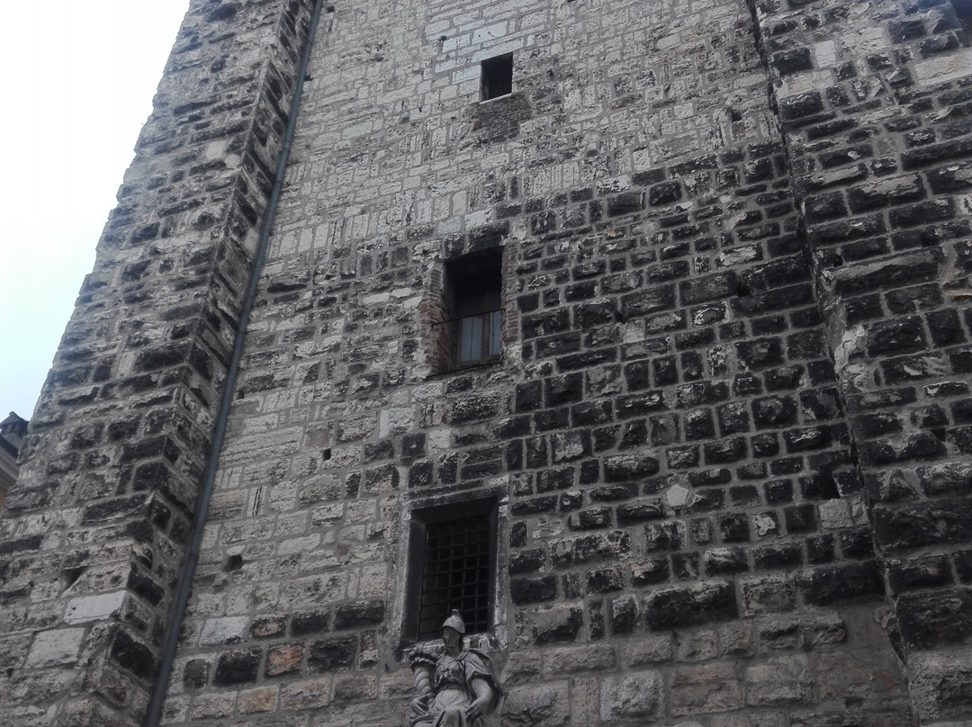 Torre e Fontana della Palata-布雷西亚必去景点