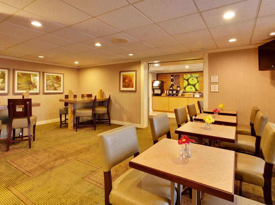 La Quinta Inn & Suites by Wyndham Plattsburgh主图
