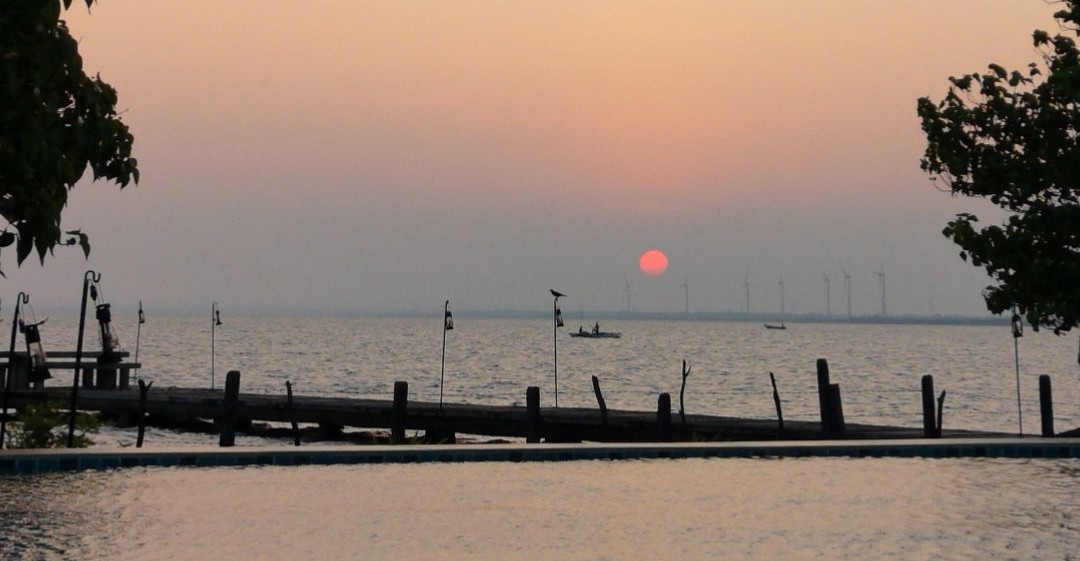 拉尔亚泻湖酒店主图