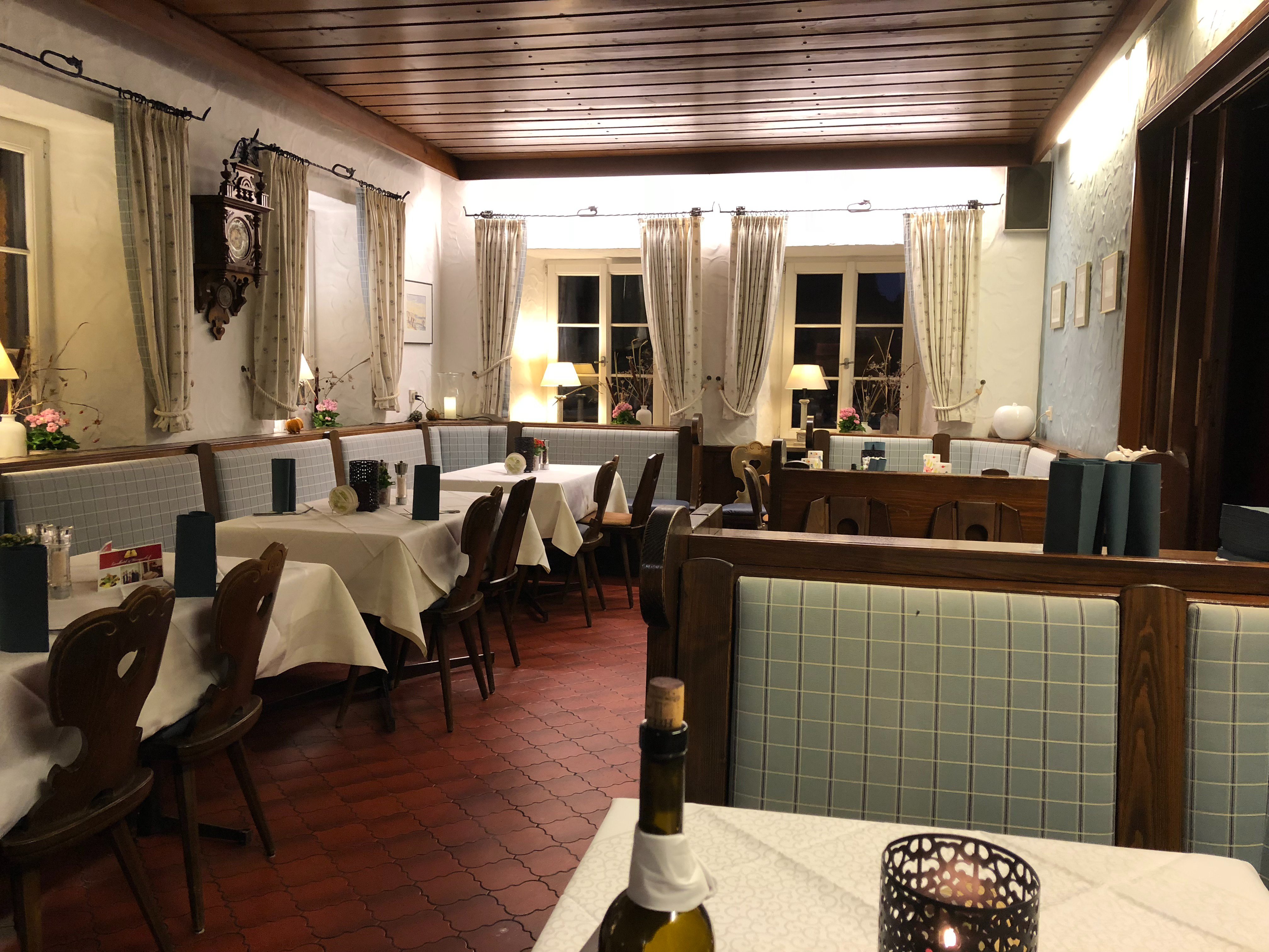 Landhotel Und Weingasthof Schwarzer Adler-餐饮