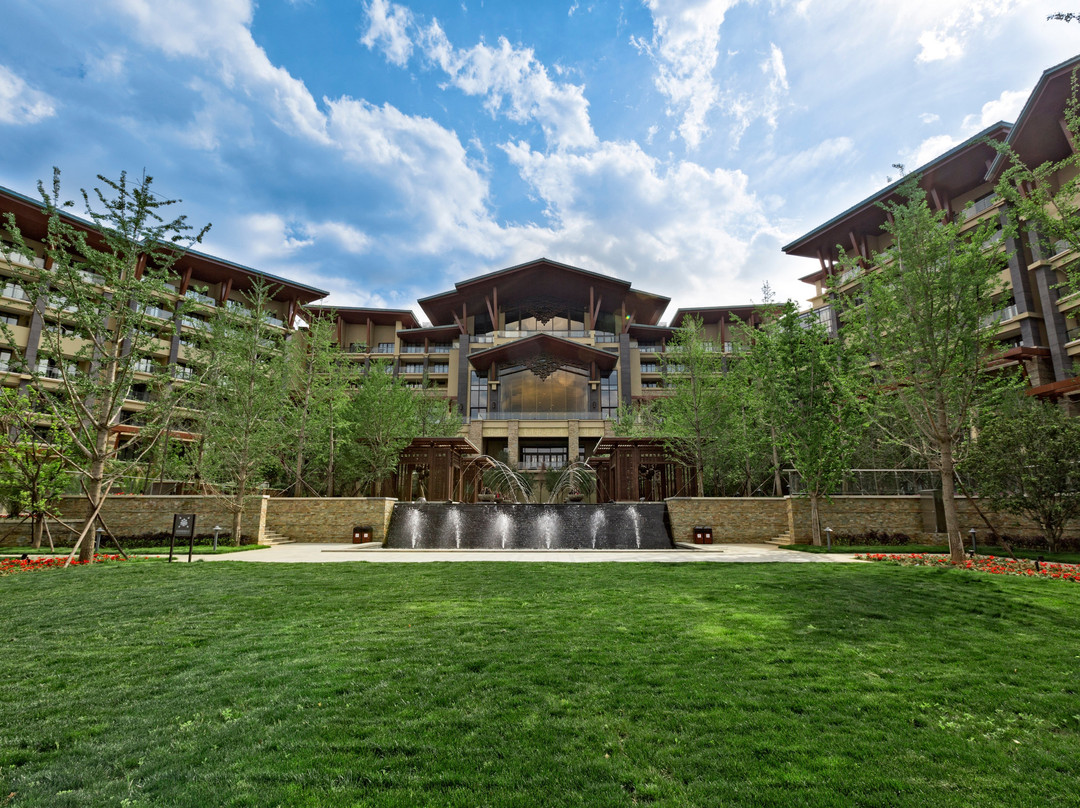 大理实力希尔顿酒店主图