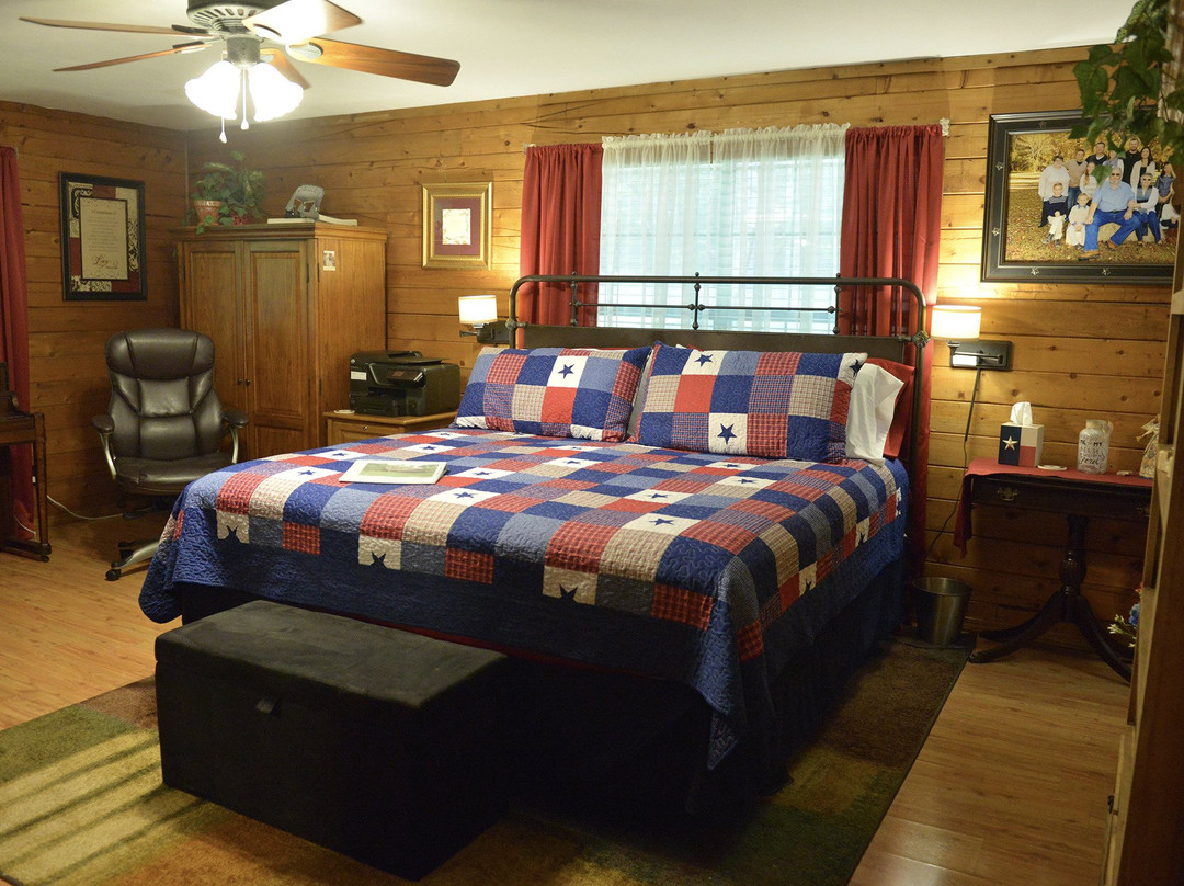 Pineywoods Hideaway Bed and Breakfast主图