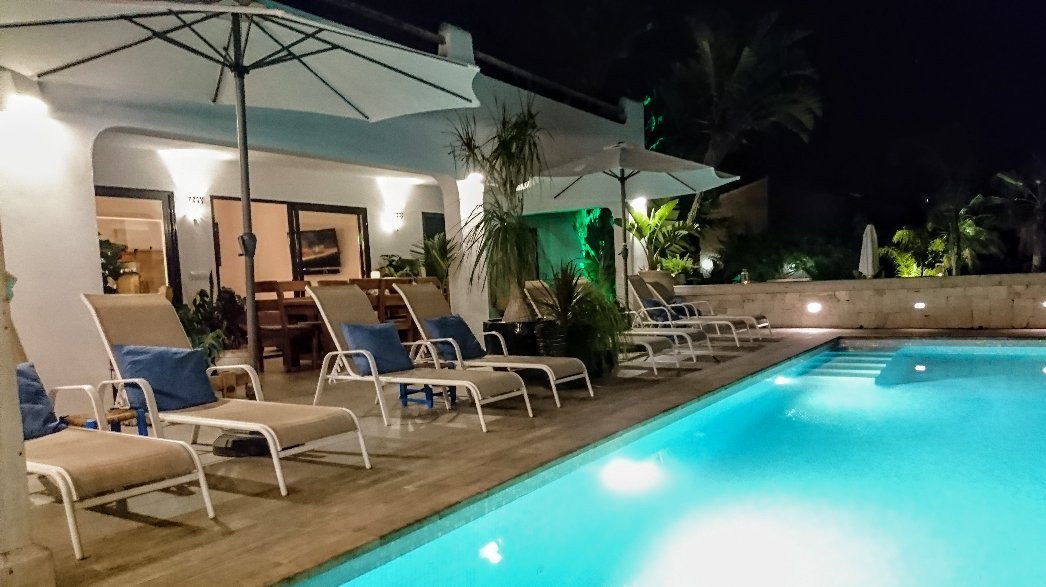 One Thousand Waves主图