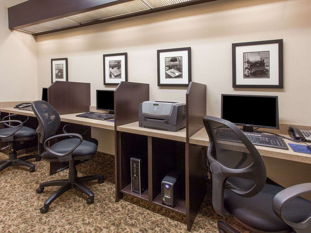 Ramada by Wyndham Westlock主图