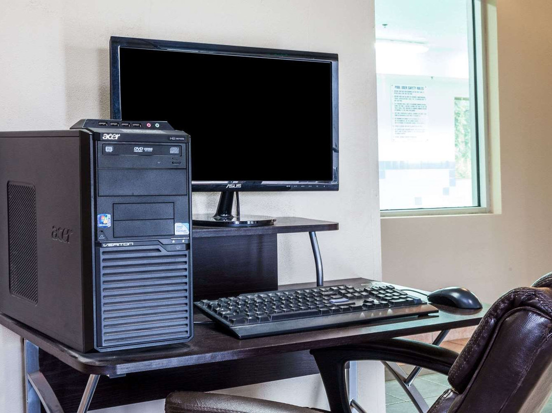 瓦尔帕莱索速8酒店主图