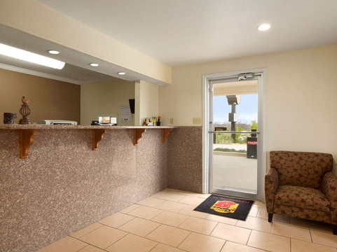 普莱森顿速8酒店主图