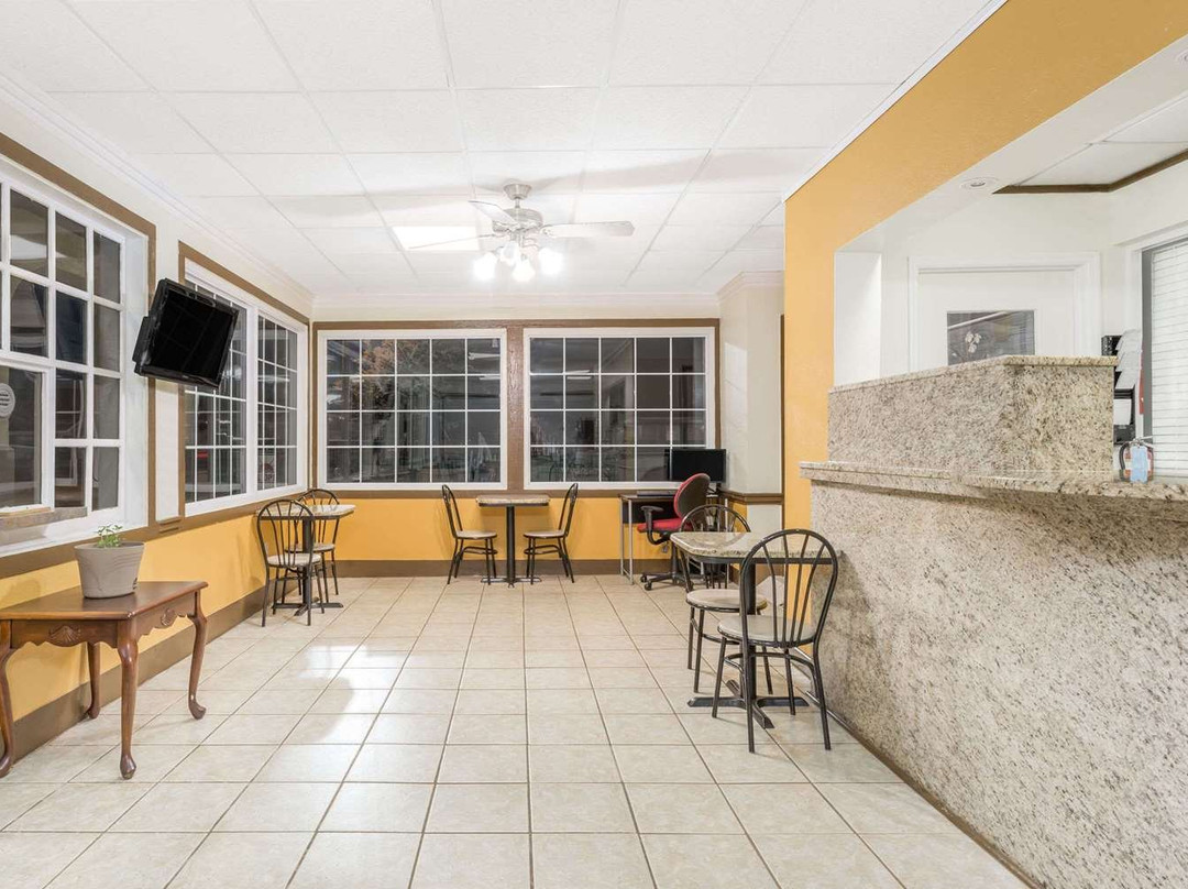 Super 8 by Wyndham Santee主图