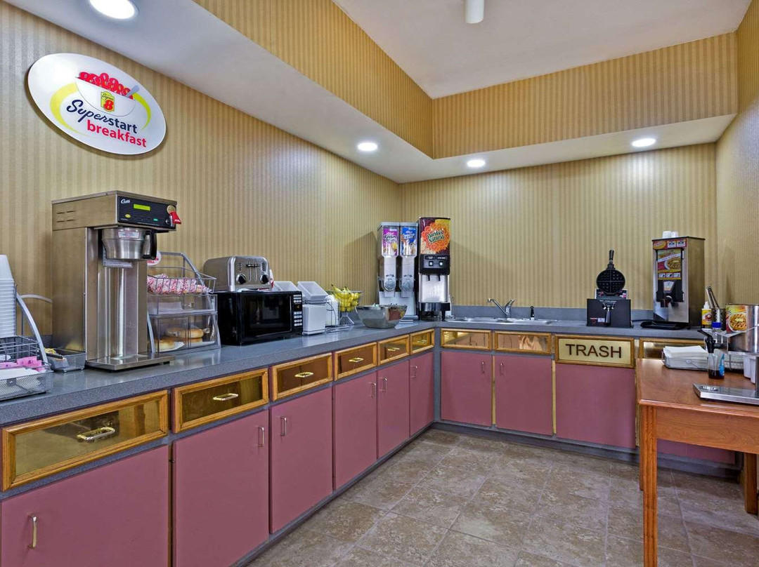 Super 8 by Wyndham Franklin Hwy 31主图