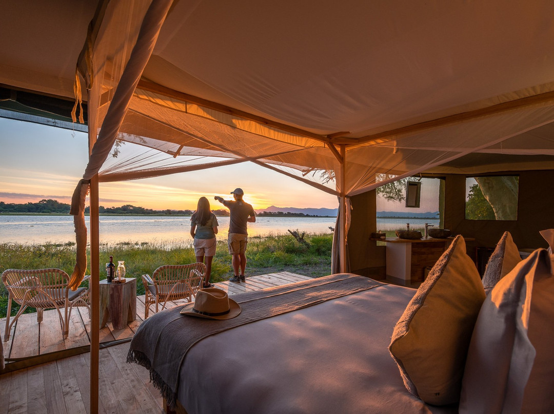 Kuthengo Camp - Robin Pope Safaris