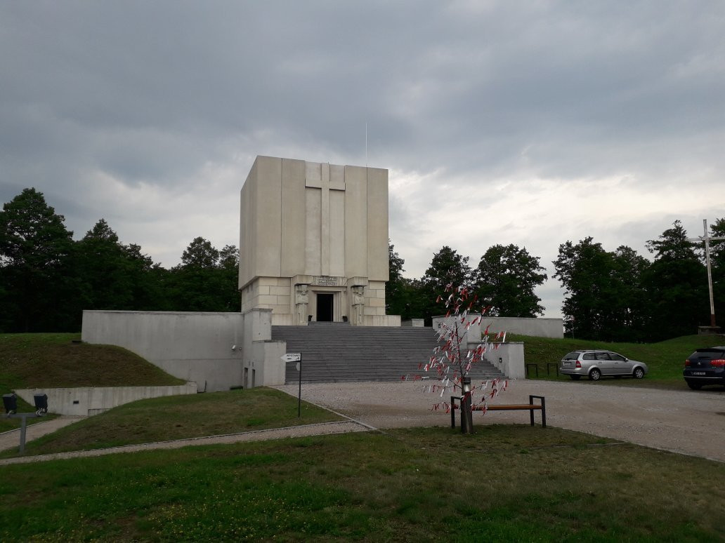 Mausoleum-Ostroleka必去景点