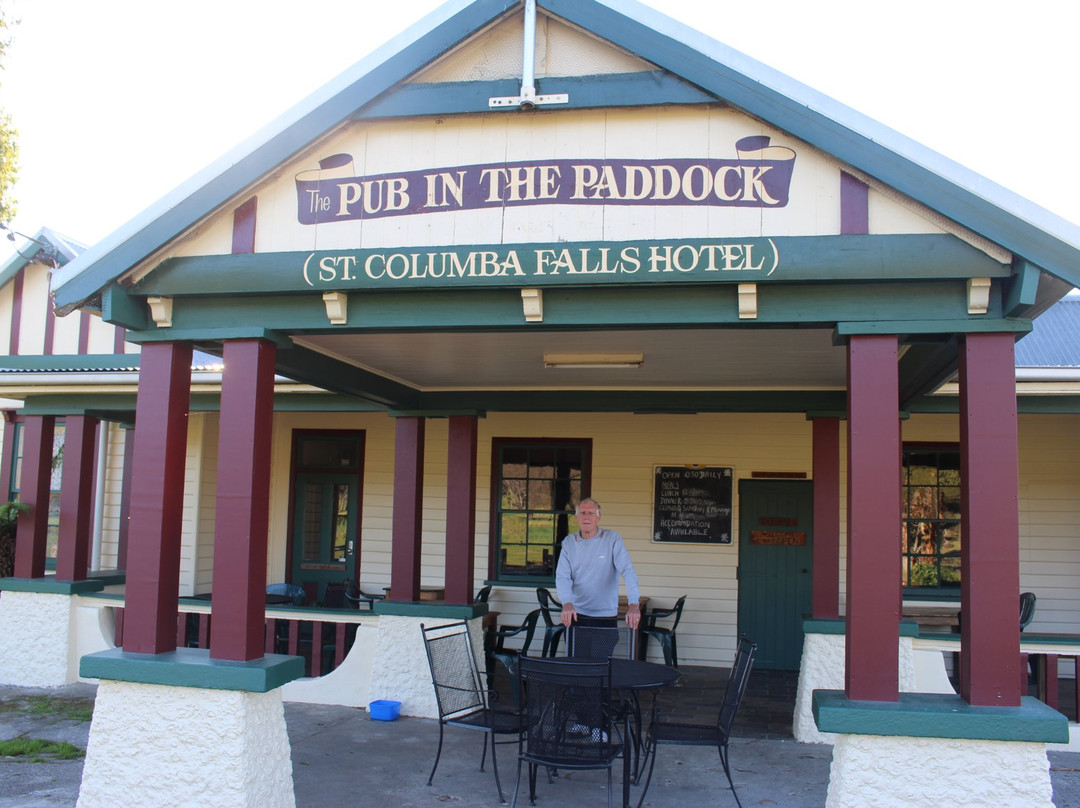 Pub in the Paddock主图