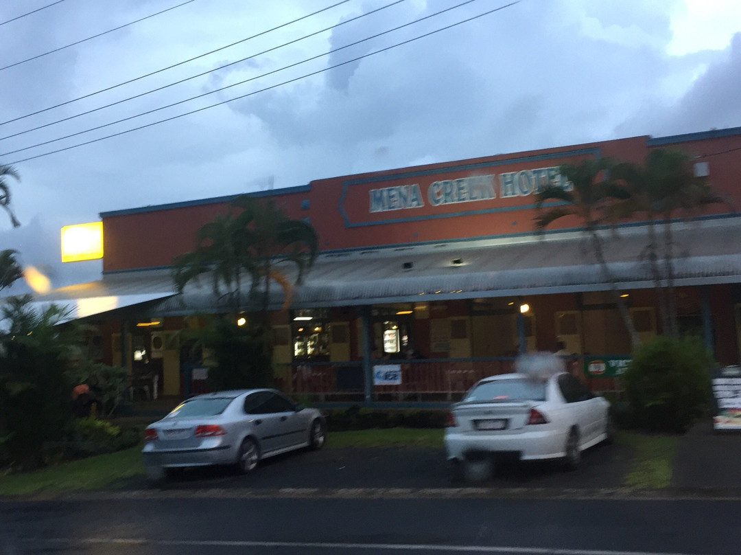 Mena Creek Hotel主图