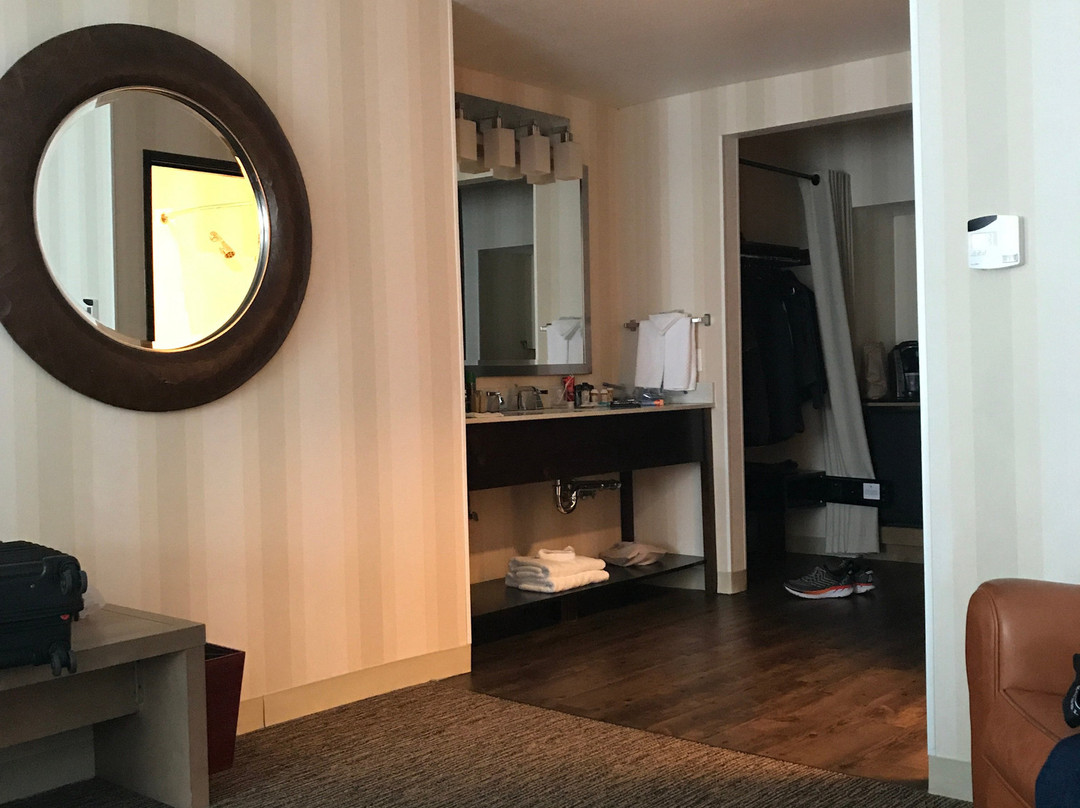 比弗顿希尔顿逸林酒店主图