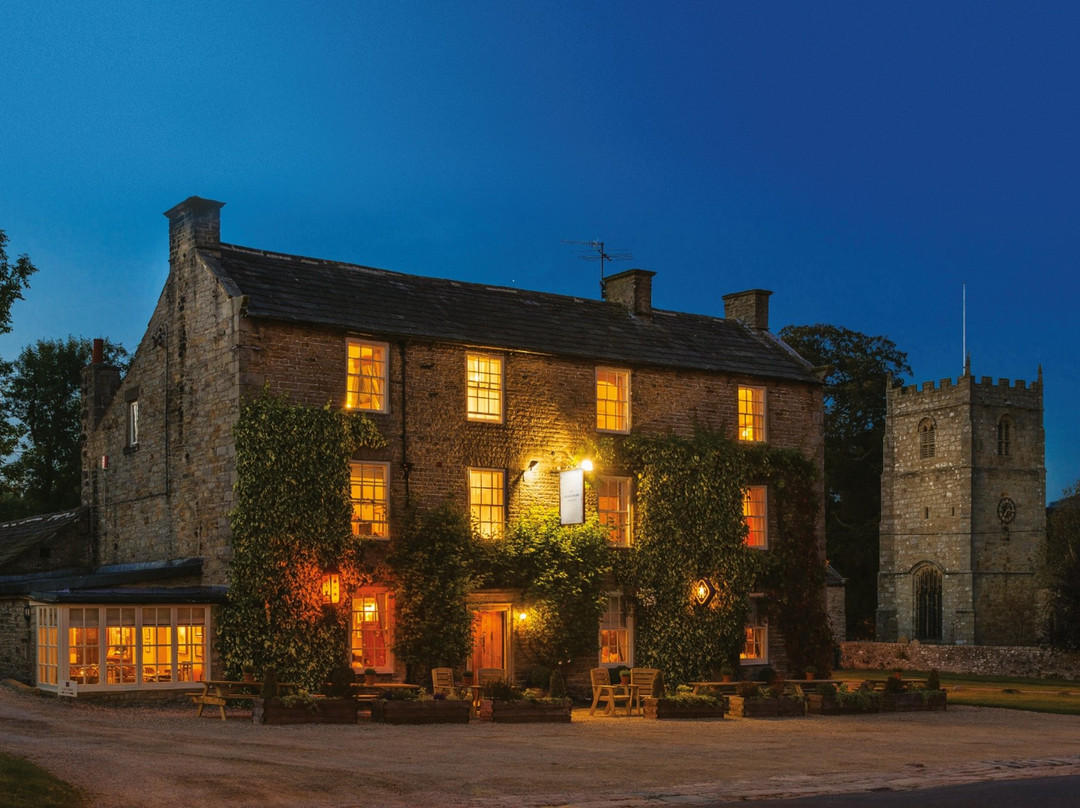 玫瑰和王冠酒店主图