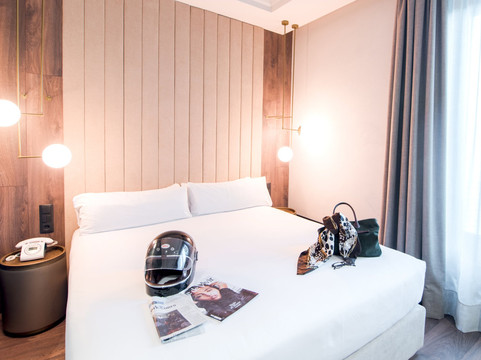 珀蒂宫艺术画廊酒店主图