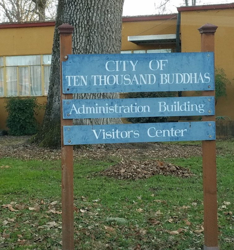 The City of Ten Thousand Buddhas景点图片