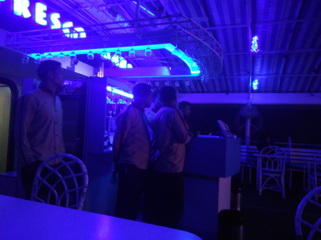 Pitambar Hat Bajali餐馆和美食-4 Seasons