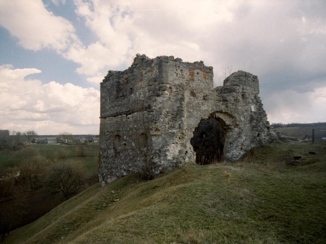 Church-Fortress of Pokrova-Sutkovtsy必去景点