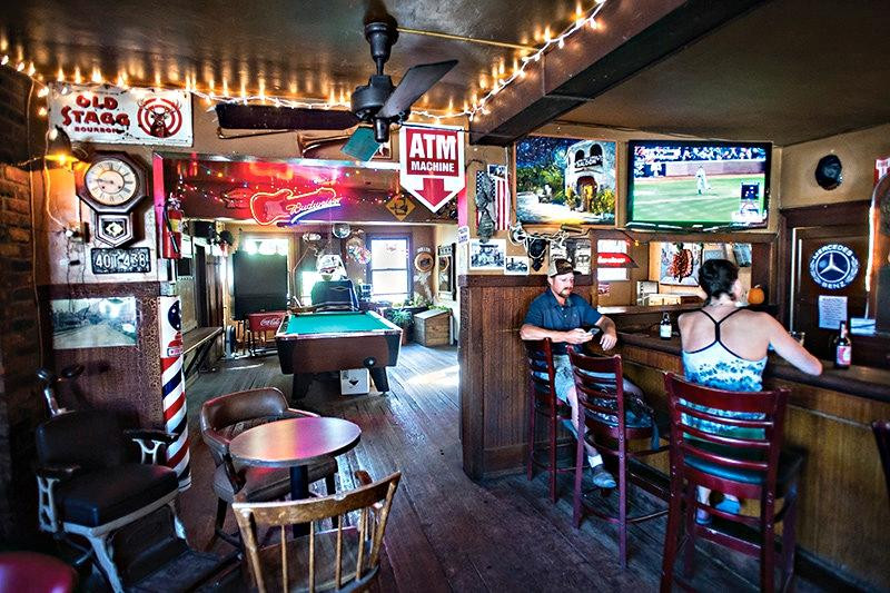 Papermill Creek Saloon-Forest Knolls必去景点