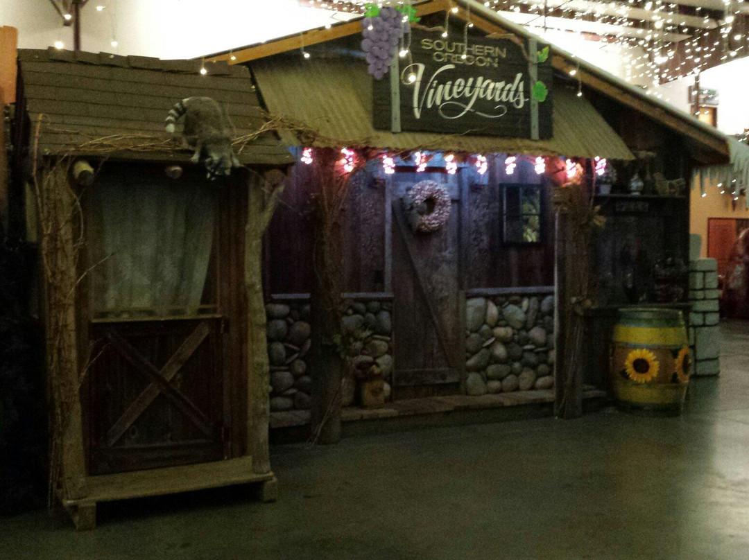 Bear Hotel Artworks Museum-格兰茨帕斯必去景点