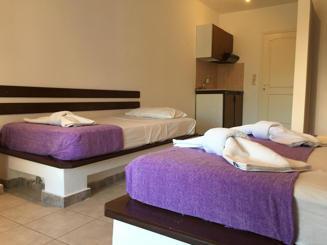 Capricorns Boutique Studios主图