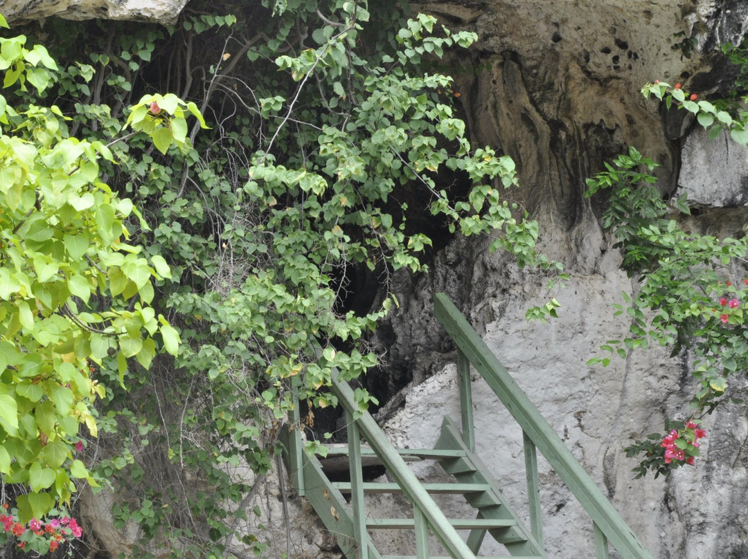 Skull Cave-Cayman Brac必去景点
