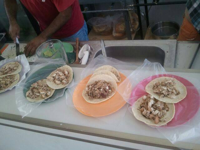 Joaquín Zetina Gasca餐馆和美食-La Michoacana Del Puerto