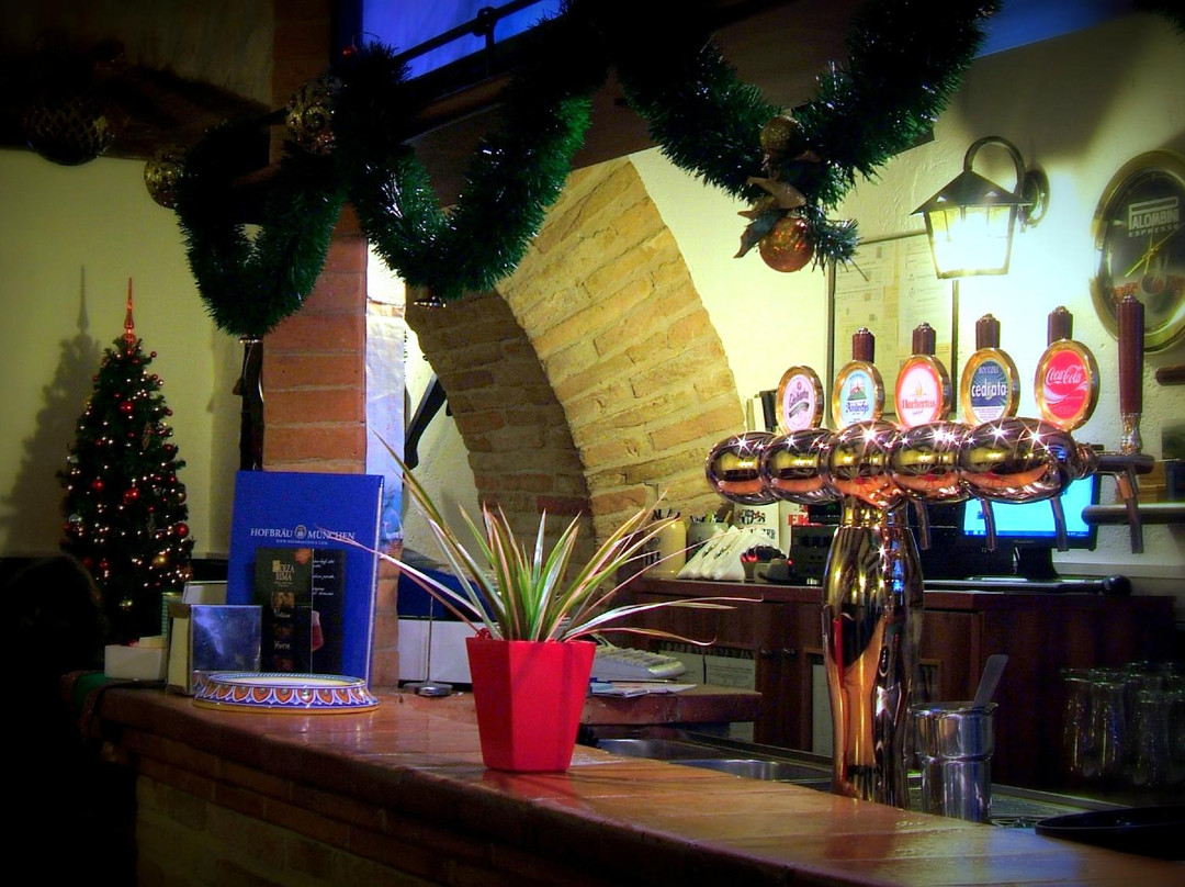 Monte San Vito餐馆和美食-Excalibur Pub Pizzeria