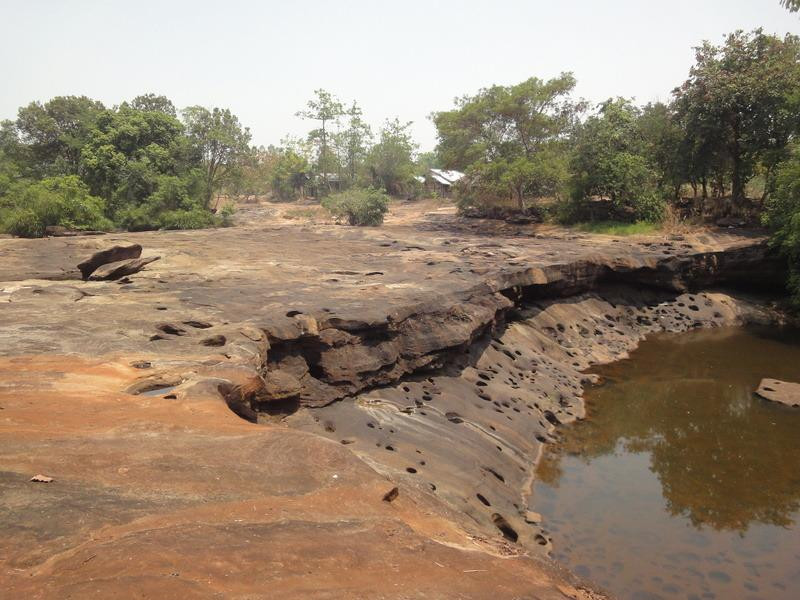 Tat Ton Waterfall景点图片
