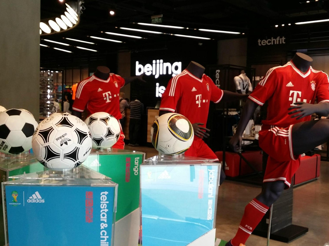 阿迪达斯三里屯店-北京市必去景点