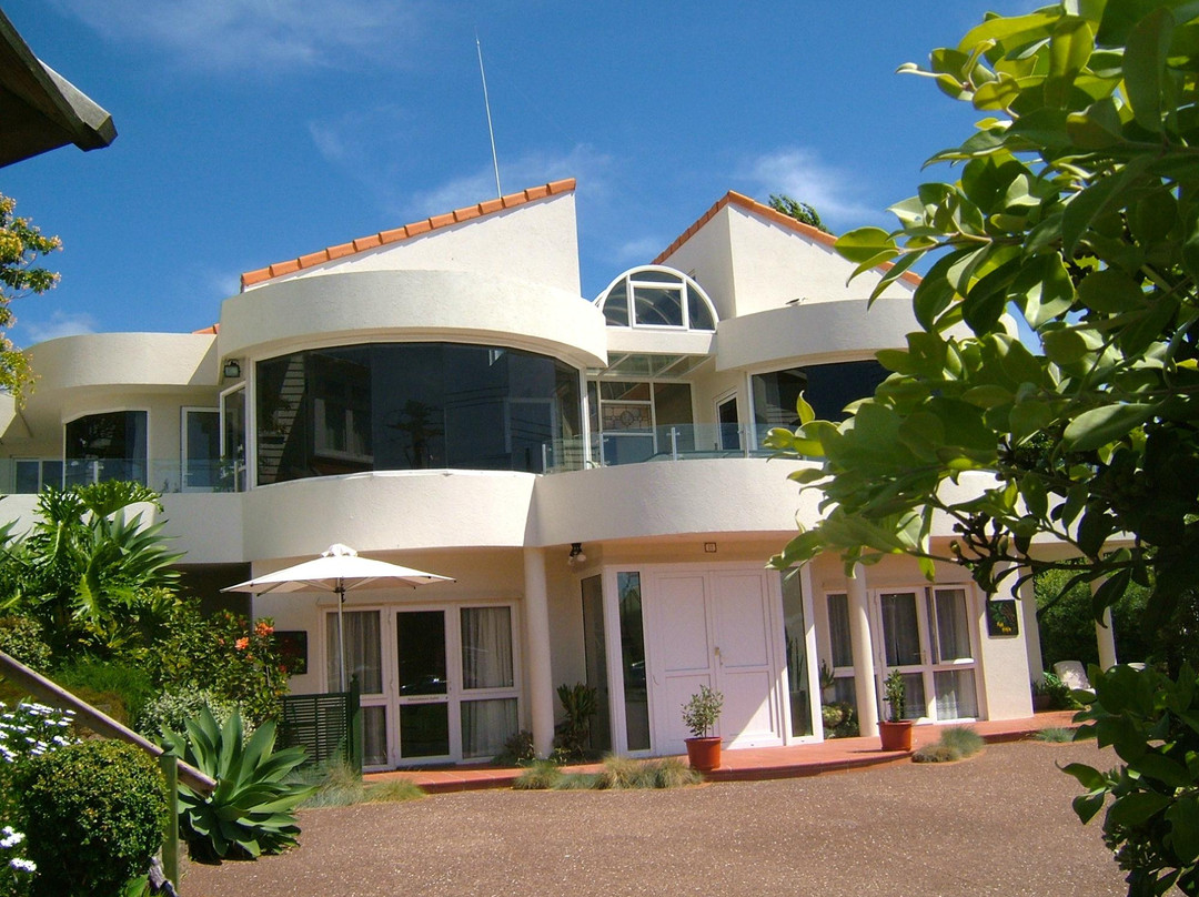 Ivanhoe Holiday Suites