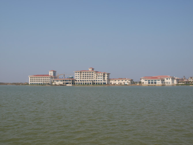 半岛温泉酒店主图