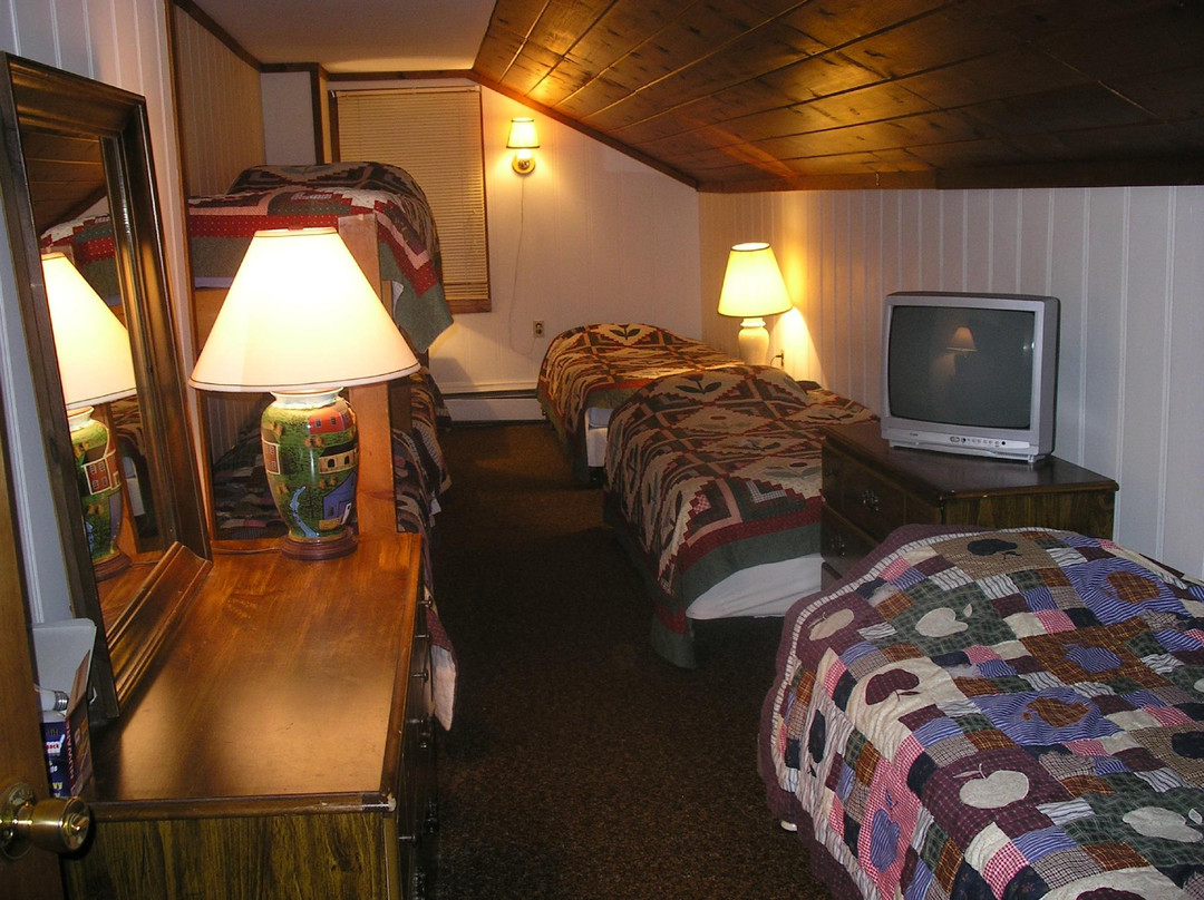 河畔转角山林小屋