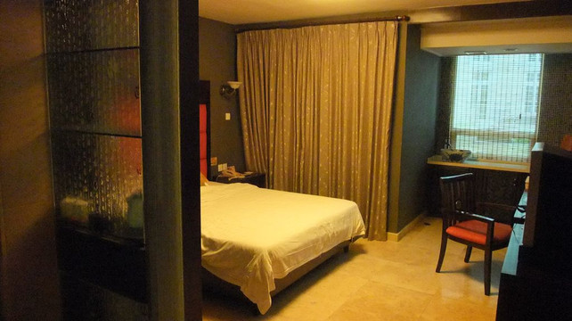 卡尔漫酒店主图