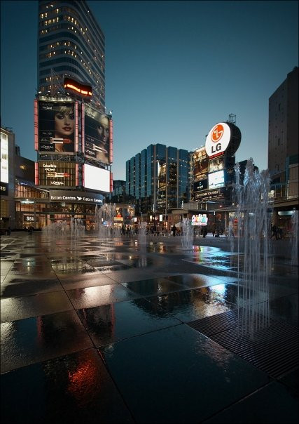 登打士广场-多伦多必去景点
