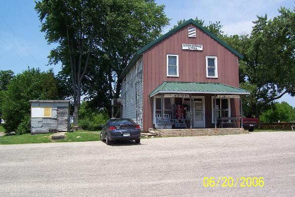 West Union餐馆和美食-Moonshine Store