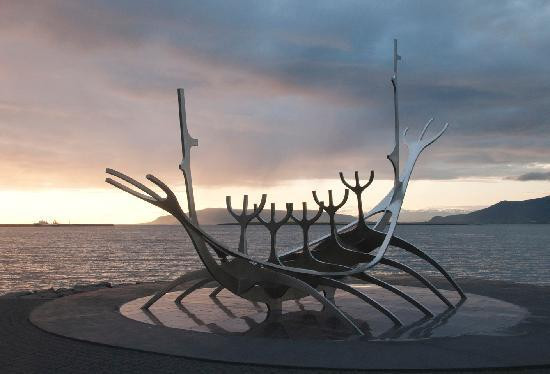 “太阳之舟”雕像-雷克雅未克必去景点