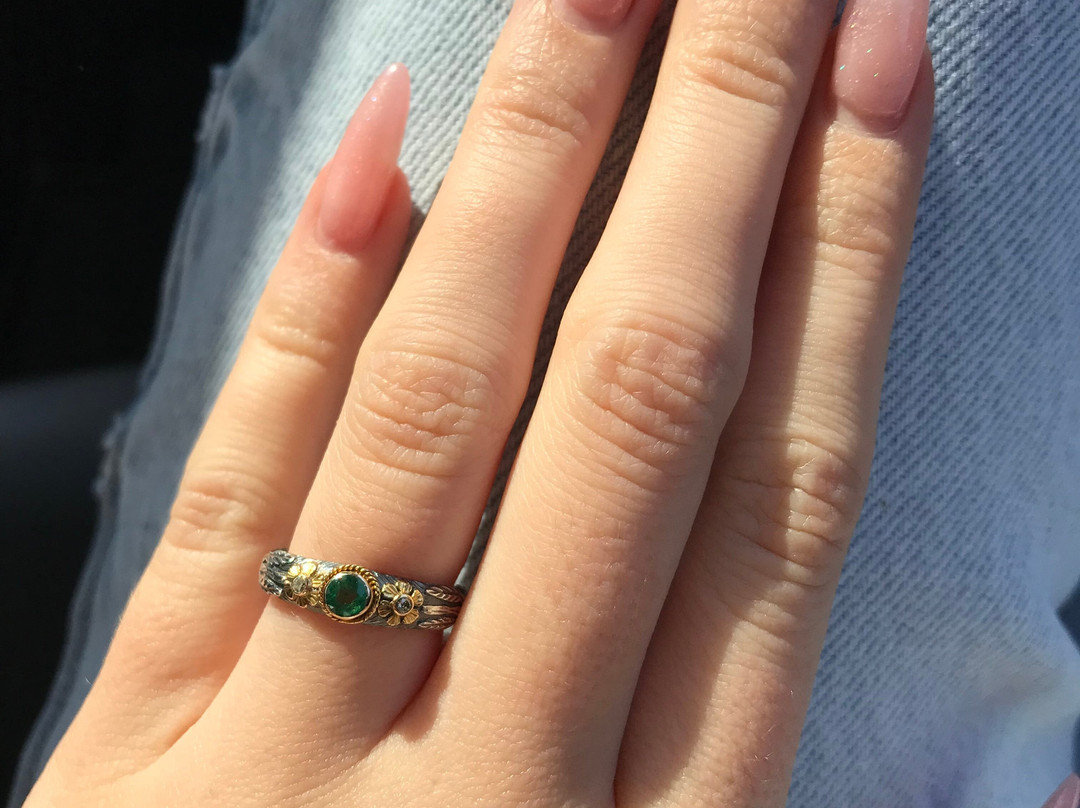 Gulzar Jeweller-坎多林必去景点