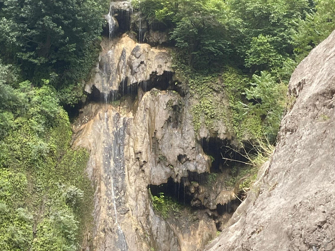 Sajikot Waterfall景点图片