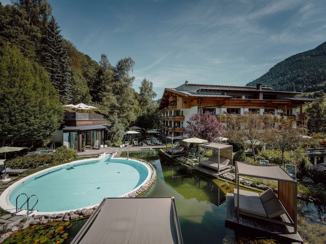 萨尔溪酒店住宿-Familien- & Gartenhotel Theresia