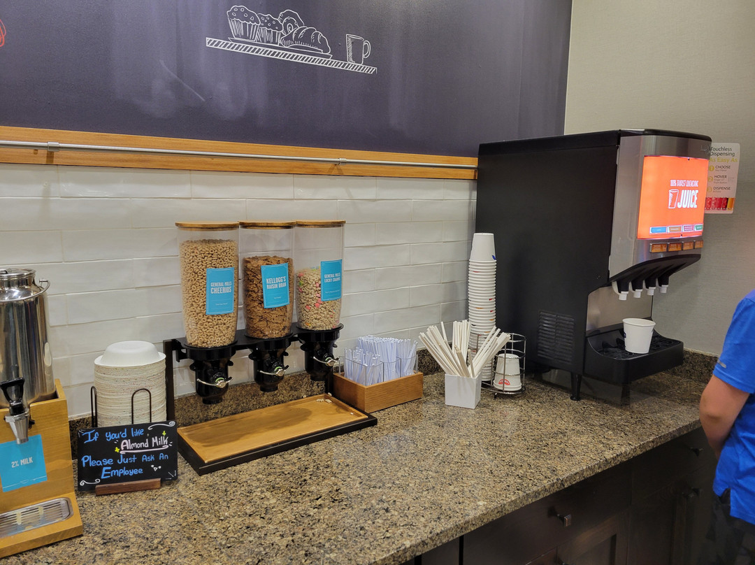 爱达荷福尔斯／机场汉普顿酒店主图