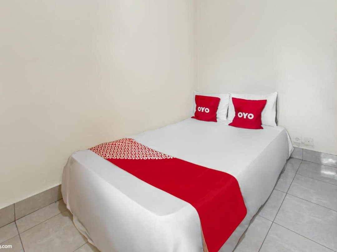 OYO 93657 Puri Batu Bolong主图