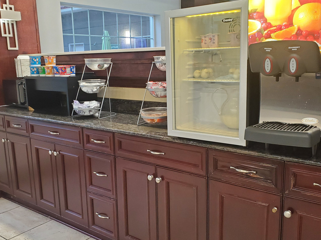 La Quinta Inn & Suites by Wyndham Savannah Airport - Pooler主图