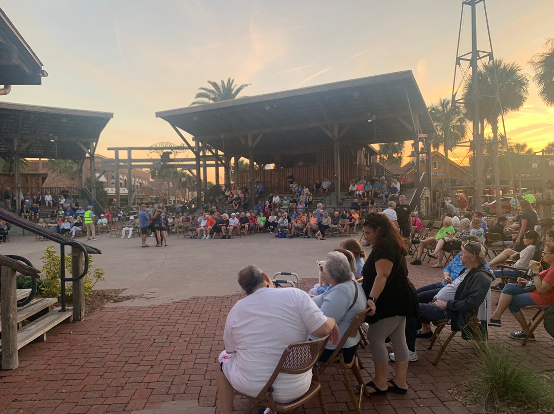 Brownwood Paddock Square-群村必去景点