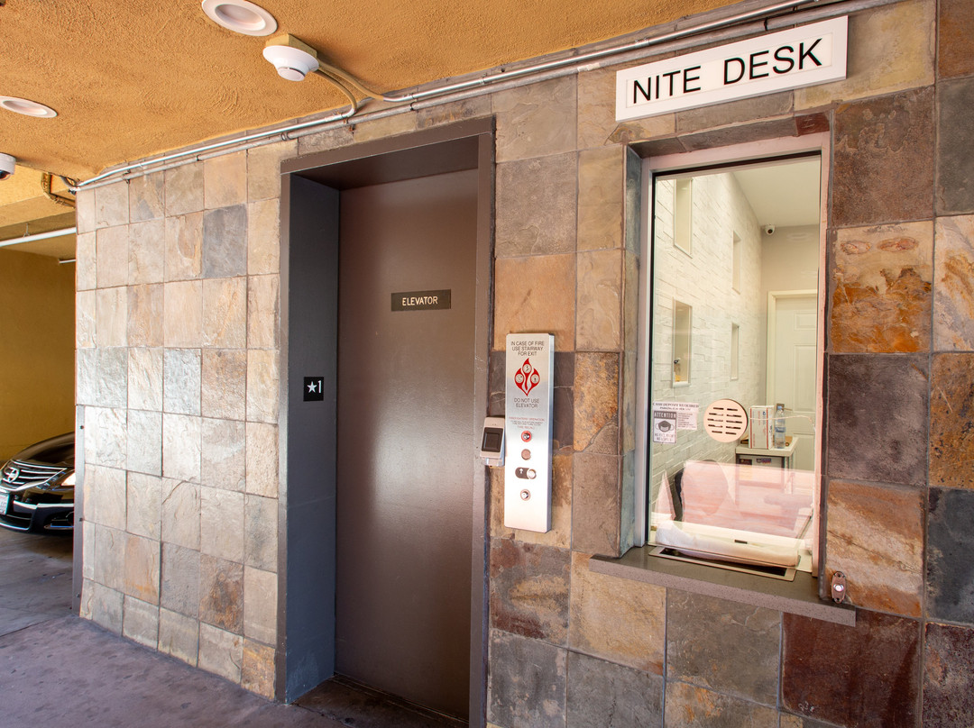 英格伍德速8酒店主图